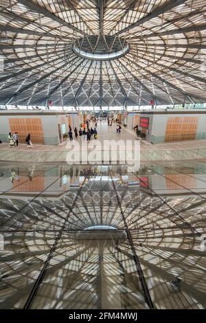 La cupola più grande della Stazione ferroviaria Sud di Shanghai a Shanghai, Cina il 05 Maggio 2021.(Foto di TPG/cnsphotos) Foto Stock