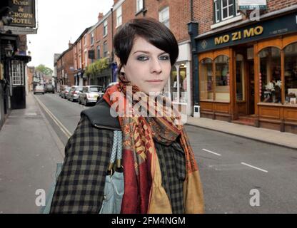 LE ELEZIONI EUROPEE SONO CARATTERIZZATE DA PAROLE BRUNE DI JONATHAN. KATE SLINGER 19 A KNUTSFORD. 14/5/09. IMMAGINE DAVID ASHDOWN Foto Stock