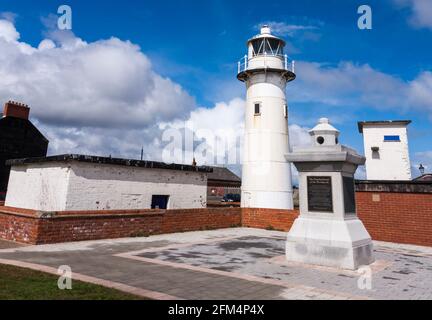 Il faro, Memorial e Heugh Gun batteria a Hartlepool,l'Inghilterra,UK Foto Stock