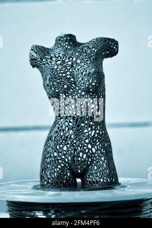 La stampante 3d tridimensionale automatica esegue la plastica. Foto Stock