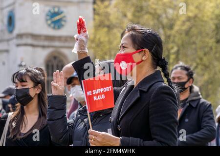 LONDRA, UK – 02/05/21: Sosteniamo la marcia dei dimostranti NUG a sostegno del governo di unità Nazionale del Myanmar. Protesta dopo il recente colpo di stato militare Foto Stock