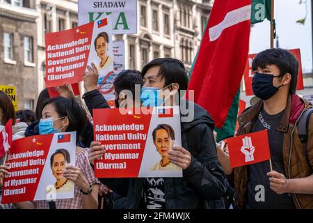 LONDRA, UK – 02/05/21: Sosteniamo la marcia dei dimostranti NUG a sostegno del governo di unità Nazionale del Myanmar. Protesta dopo il recente colpo di stato militare Foto Stock