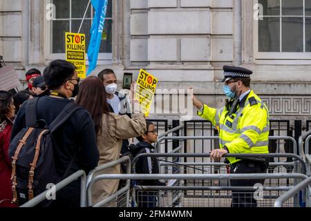 LONDRA, UK – 02/05/21: Sosteniamo la marcia dei dimostranti NUG a sostegno del governo di unità Nazionale del Myanmar. Protesta dopo il recente colpo di stato militare Foto Stock