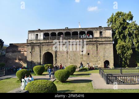 PUNE, MAHARASHTRA, INDIA, febbraio 2020, cortile con vista interna del Forte Shaniwarwada Foto Stock