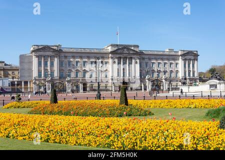 Buckingham Palace da Buckingham Palace Memorial Gardens, Westminster, City of Westminster, Greater London, Inghilterra, Regno Unito Foto Stock