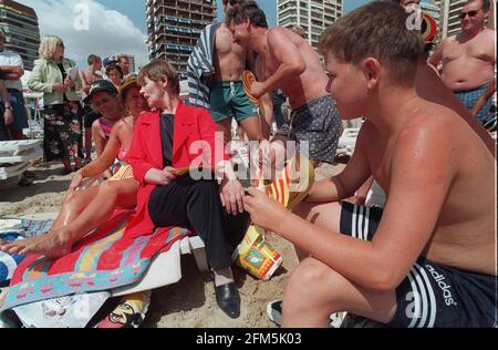 GLENDA JACKSON MP ATTRICE CHE SI BATTE PER IL LAVORO FESTA IN SPAGNA Foto Stock