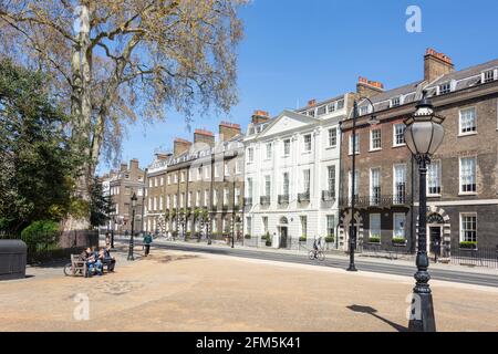 Case e giardino georgiani, Bedford Square, Bloomsbury, London Borough of Camden, Greater London, England, Regno Unito Foto Stock