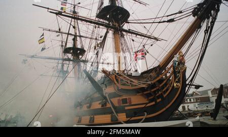 HMS Victory Portsmouth Naval Dockyard Ottobre 1999 UN'ampia area che viene sparata da prua a poppa dalla HMS Victory di Portsmouth per segnare l'apertura ufficiale della Victory Gallery, che fa parte del Royal Naval Museum Foto Stock