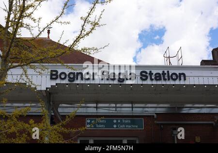 Vista esterna della stazione ferroviaria di Bognor Regis. Foto Stock