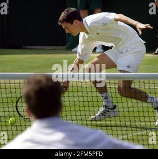 Wimbledon Tennis Championships 2001 luglio TIM HENMAN V TODD MARTIN Foto Stock