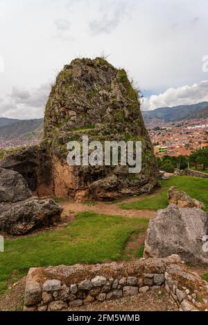 L'altare Inca a forma di uovo si trova in un quartiere collinare sopra Cusco, Perù Foto Stock