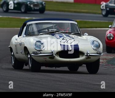 Gregor Fisken, Patrick Blakeney-Edwards, Sam Hancock, Jaguar e-Type, RAC Pall Mall Cup per Pre-66 GT, Sports Racing e Touring Cars, Donington Histor Foto Stock