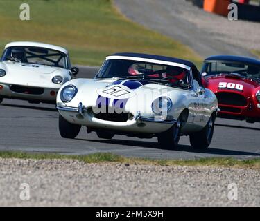 Gregor Fisken, Patrick Blakeney-Edwards, Sam Hancock, Jaguar e-Type, RAC Pall Mall Cup per Pre-66 GT, Sports Racing e Touring Cars, Donington Histor Foto Stock