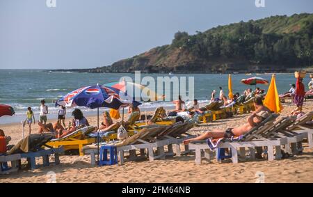 GOA, INDIA - Baga Beach con turisti, Goa state. Foto Stock