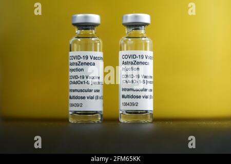 Londra, Regno Unito. 1 maggio 2021. Flaconcini contenenti il vaccino Oxford/AstraZeneca Covid-19 osservato in un centro di vaccinazione di Londra. Credit: Dinendra Haria/SOPA Images/ZUMA Wire/Alamy Live News