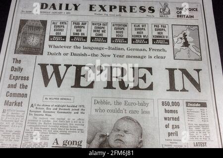 Il quotidiano Daily Express (replica) il giorno in cui la Gran Bretagna è entrata nella Comunità economica europea (oggi l'UE) il 1° gennaio 1973. Foto Stock