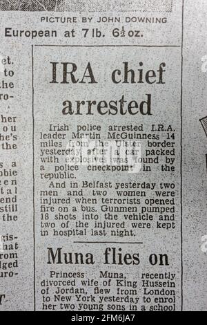 'IRA capo arrestato' articolo sull'arresto di Martin McGuinness, quotidiano Daily Express (replica) il 1 gennaio 1973. Foto Stock