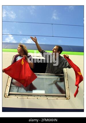 Il treno anticapitalista lascia Calais in baleno per il vertice del G8 Genova Foto Stock