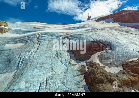 Primo piano del ghiacciaio Titlis in estate. Cantone di Obvaldo in Svizzera, Europa. Foto Stock