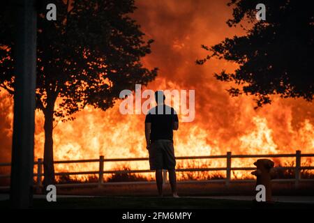 Incendio in aree residenziali Foto Stock