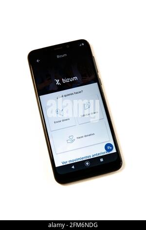 Puerto del Rosario, Spagna; 5 maggio 2021: Servizi di pagamento app Bizum. Sfondo bianco. Foto Stock