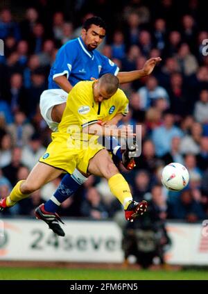 PLAY OFF'S 2ND LEG MILLWALL V BIRMINGHAM 2/5/2002 GEOFF HORSFIELD E RONNIE BULL IMMAGINE DAVID ASHDOWN. CALCIO Foto Stock