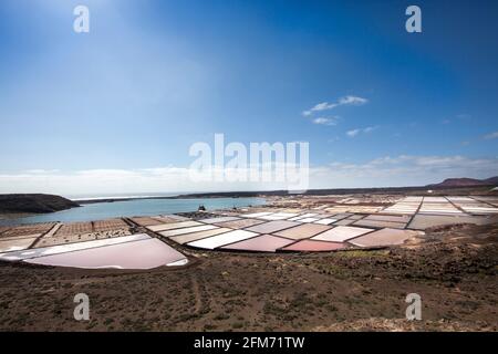 Le saline, Salinas de Janubio, Lanzarote, Isole Canarie, Spagna Foto Stock