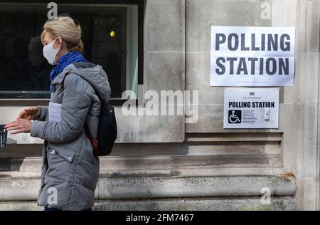 Londra, Regno Unito. 06 maggio 2021. LONDRA, REGNO UNITO. 6 MAGGIO. I sondaggi nel consiglio locale e le elezioni mayorali di giovedì 6 maggio 2021. (Credit: Tejas Sandhu | MI News) Credit: MI News & Sport /Alamy Live News Foto Stock