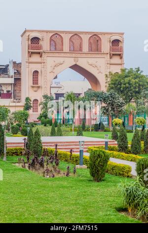 Piccolo cancello a Lucknow, Uttar Pradesh stato, India Foto Stock