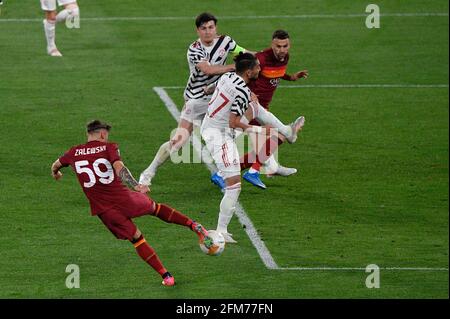 Roma, Italia. 06 maggio 2021. Nicola Zalewski di COME Roma Goal 3-2 visto in azione durante la UEFA Europa League Quarter Finals Football Match tra ROMA E Manchester United allo Stadio Olimpico di Roma./LM Credit: Live Media Publishing Group/Alamy Live News Foto Stock