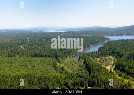 Foto aerea del lago Shawnigan, Vancouver Island, British Columbia, Canada. Foto Stock