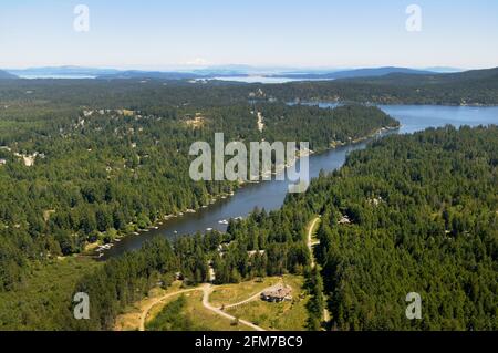 Foto aerea del lago Shawnigan, Vancouver Island, British Columbia, Canada. Foto Stock