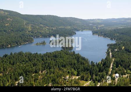 Foto aerea del lago Shawnigan, Vancouver Island, British Columbia, Canada. Foto Stock