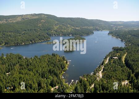 Foto aerea del lago Shawnigan, Vancouver Island, British Columbia, Canada. Foto Stock
