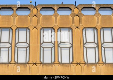 Basilea, Svizzera - 14 febbraio 2021: Dettaglio della pittoresca struttura di uno degli edifici storici di Basilea Foto Stock