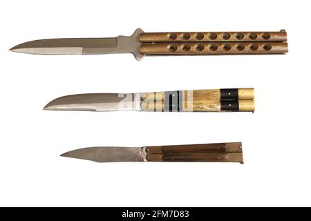 Butterfly Knives di Philippines su sfondo bianco Foto Stock