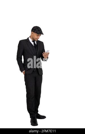 Un uomo d'affari asiatico mano che tiene uno smartphone isolato White. In pieno con parh. Di cllpping Foto Stock