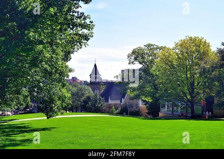 Madison, Wisconsin, Stati Uniti. La Music Hall si è vista oltre BASCOM Hill nel campus dell'Università del Wisconsin-Madison. Foto Stock