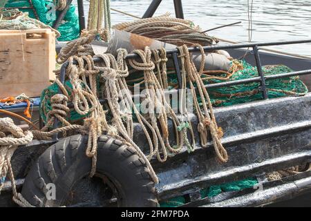 RETE e corde per la barca da pesca su Kamchatka Foto Stock