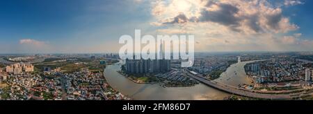 Foto aerea del paesaggio urbano della città di ho Chi Minh e Saigon fiume Foto Stock