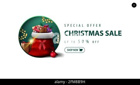 Offerta speciale, offerta natalizia, sconto fino a 50, banner sconto bianco per sito web in stile minimalistico con borsa Babbo Natale con regali Foto Stock