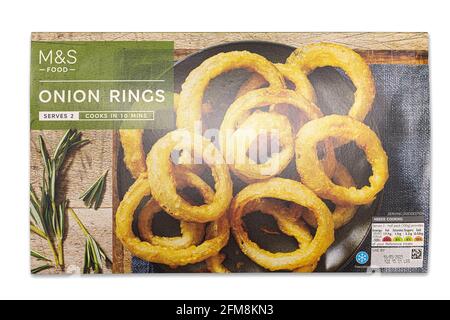 Marks and Spencer Food , anelli di cipolla su fondo bianco Foto Stock