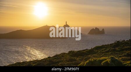 Sole durante il tramonto a Capo Vilan, Galizia, Spagna Foto Stock