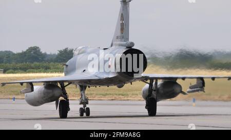 Aeroporto di Evreux Francia LUGLIO, 14, 2019 Vista posteriore di un motore a reazione per aerei militari. Dassault Mirage 2000 dell'aeronautica francese Foto Stock