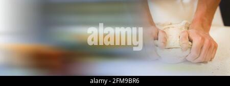 Chef impastare l'impasto in cucina, cucina ristorante e l'industria alimentare concetti Foto Stock