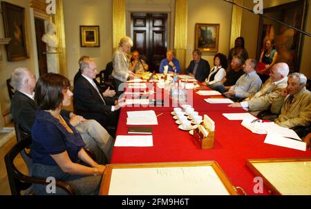 Tracy Emin assume ufficialmente il suo ruolo di Accademico Firmando il rotolo di obbligo alla Royal Academy Di Arte a Londra pic David Sandison Foto Stock