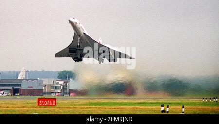 AEREO AEREO VOLO DI PROVA CONCORDE LUGLIO 2001 decollo concorde Da heathrow 17 luglio 2001 su volo di prova Foto Stock