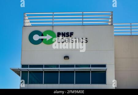 Houston, Texas USA 05-02-2021: BNSF Logistics edificio esterno ufficio a Houston, TX. Un'azienda di spedizione del trasporto di Berkshire Hathaway. Foto Stock