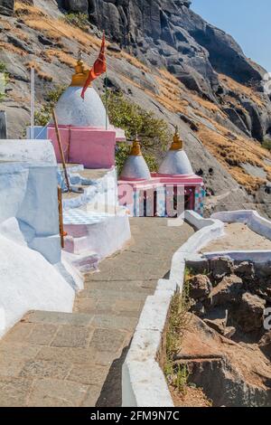 Piccolo tempio a Girnar Hill, Gujarat stato, India Foto Stock