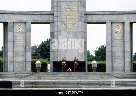 Muro di Berlino, luglio 1984, DDR, DDR, memoriale sovietico nel Tiergarten su Str.17.Juni Foto Stock